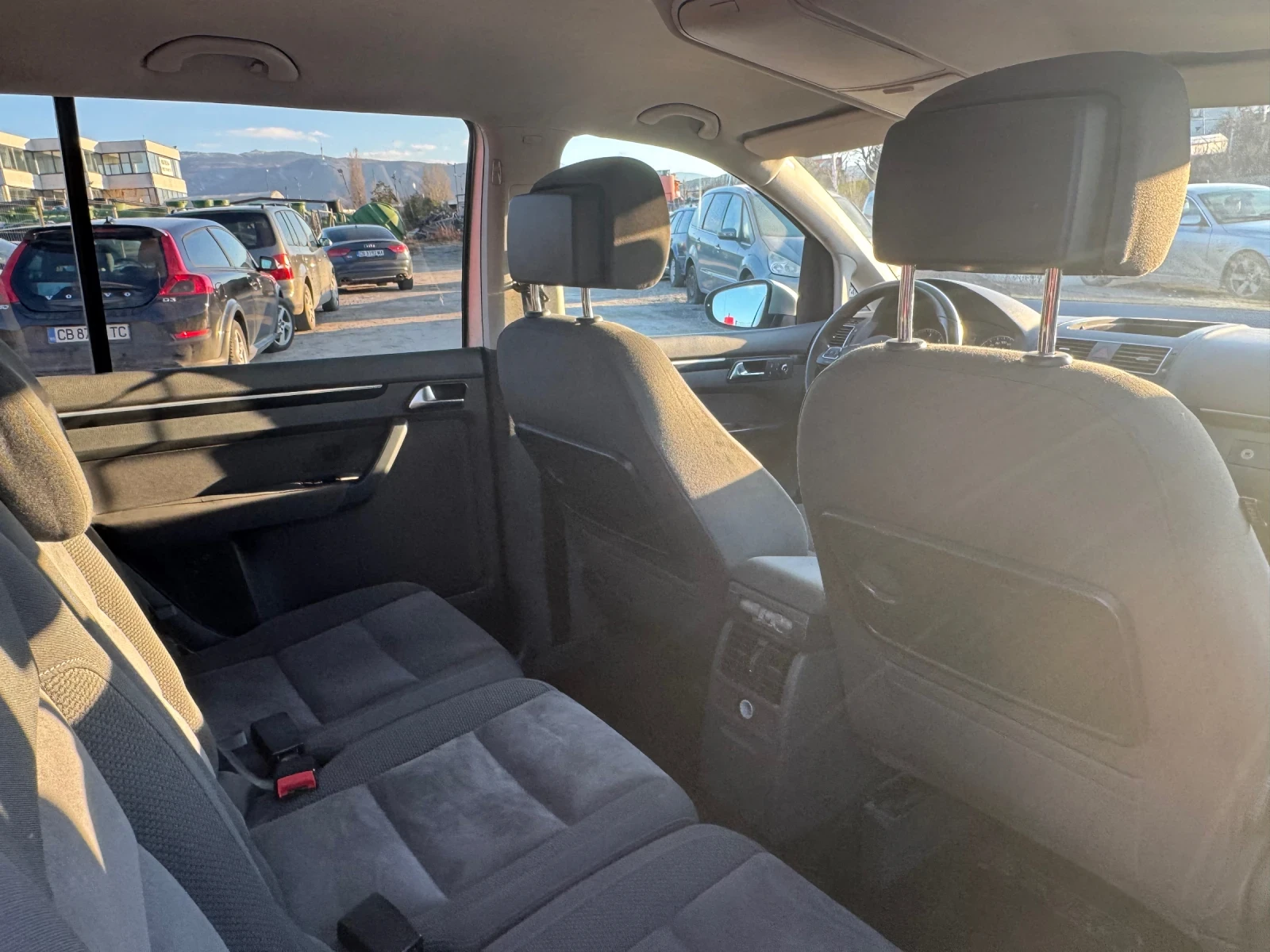 VW Touran ТОП* СОБСТВЕН ЛИЗИНГ, снимка 13 - Автомобили и джипове - 53796167