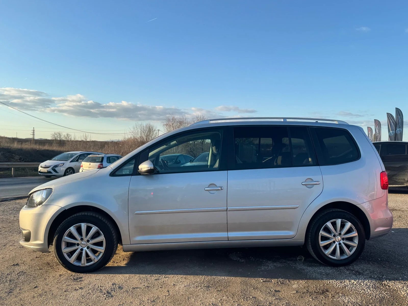 VW Touran ТОП* СОБСТВЕН ЛИЗИНГ, снимка 4 - Автомобили и джипове - 53796167