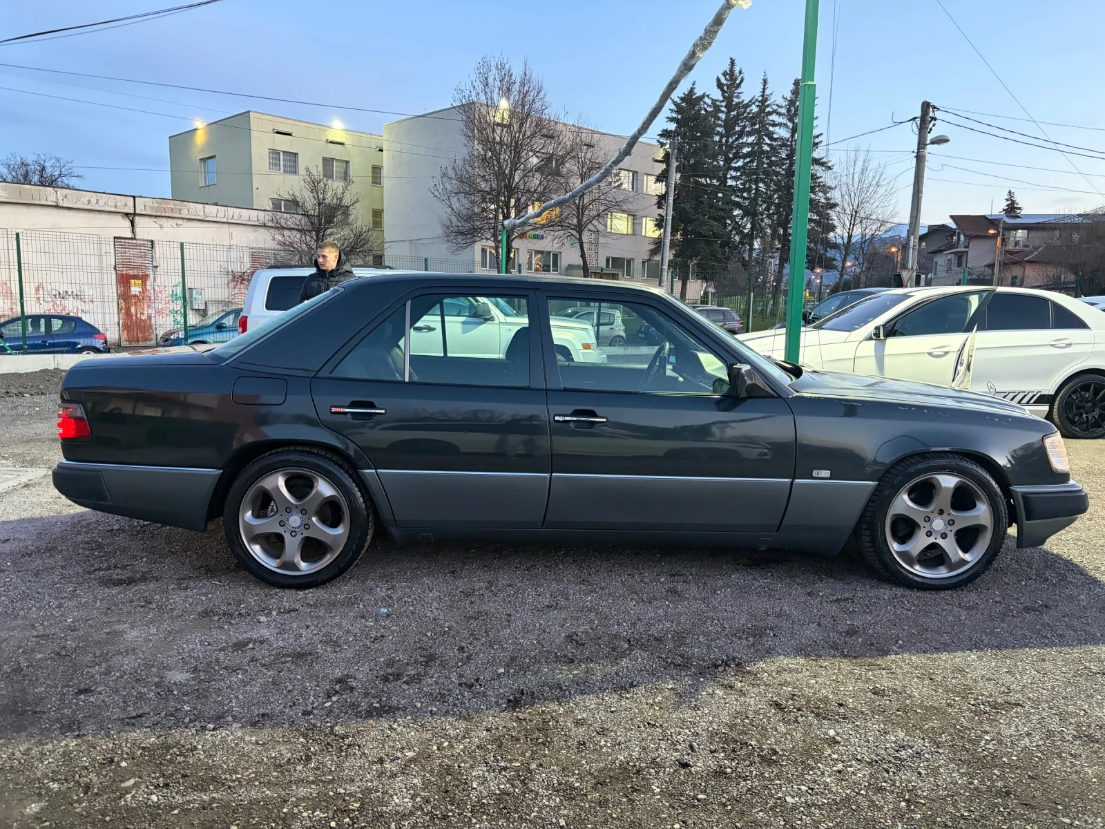Mercedes-Benz 124 Turbo, снимка 3 - Автомобили и джипове - 53776320