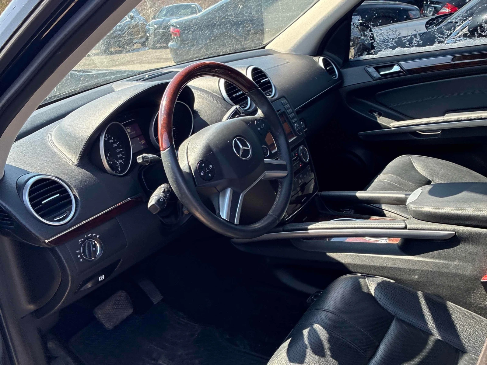 Mercedes-Benz ML 550 AMG ОБДУХВАНЕ PANO AIRMATIC БЕЗ ИНЦИДЕНТ , снимка 7 - Автомобили и джипове - 54138303