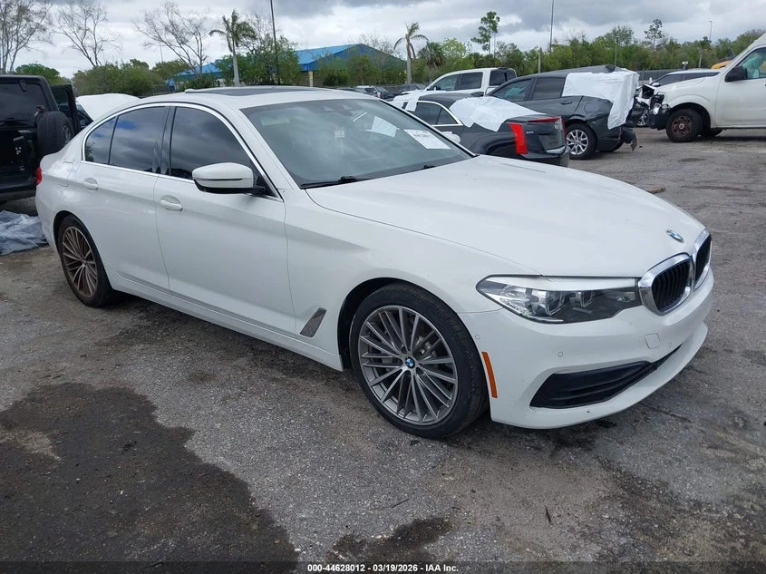 BMW 540 * DISTRONIC * 360 * HARMAN KARDON, снимка 3 - Автомобили и джипове - 54369054