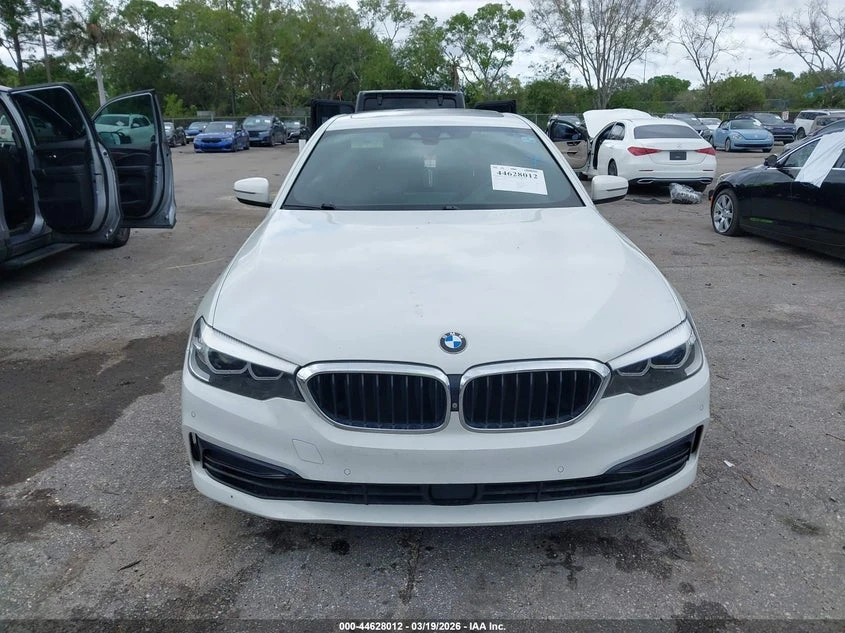BMW 540 * DISTRONIC * 360 * HARMAN KARDON, снимка 10 - Автомобили и джипове - 54369054
