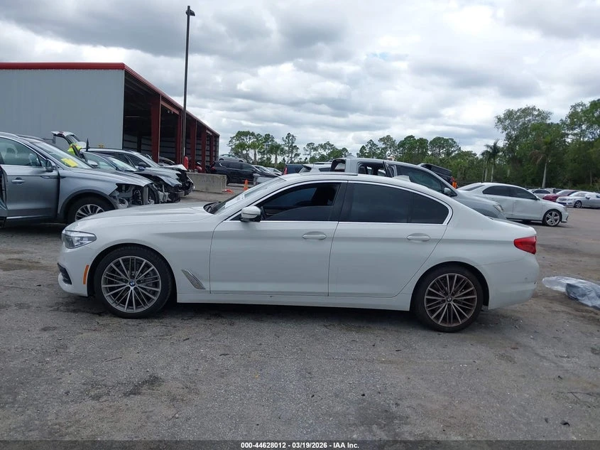 BMW 540 * DISTRONIC * 360 * HARMAN KARDON, снимка 13 - Автомобили и джипове - 54369054