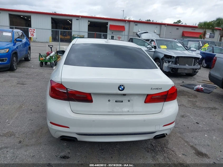 BMW 540 * DISTRONIC * 360 * HARMAN KARDON, снимка 11 - Автомобили и джипове - 54369054