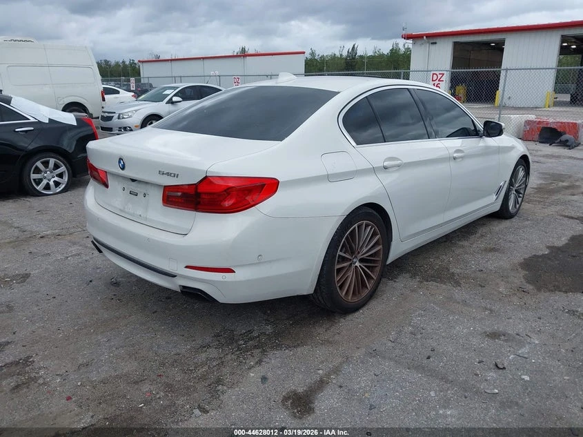 BMW 540 * DISTRONIC * 360 * HARMAN KARDON, снимка 5 - Автомобили и джипове - 54369054