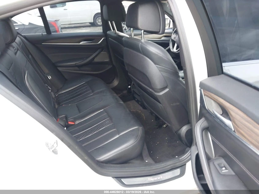 BMW 540 * DISTRONIC * 360 * HARMAN KARDON, снимка 8 - Автомобили и джипове - 54369054