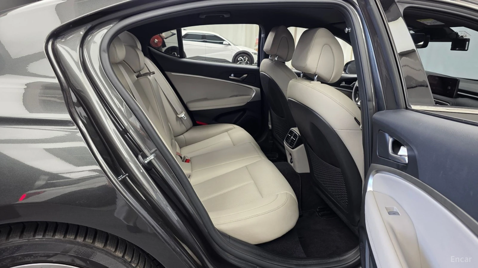 Genesis G70 2.0T* 4WD* КОЖА* ПОДГРЕВ* КАМЕРА* NAVI* LED* , снимка 11 - Автомобили и джипове - 55665615