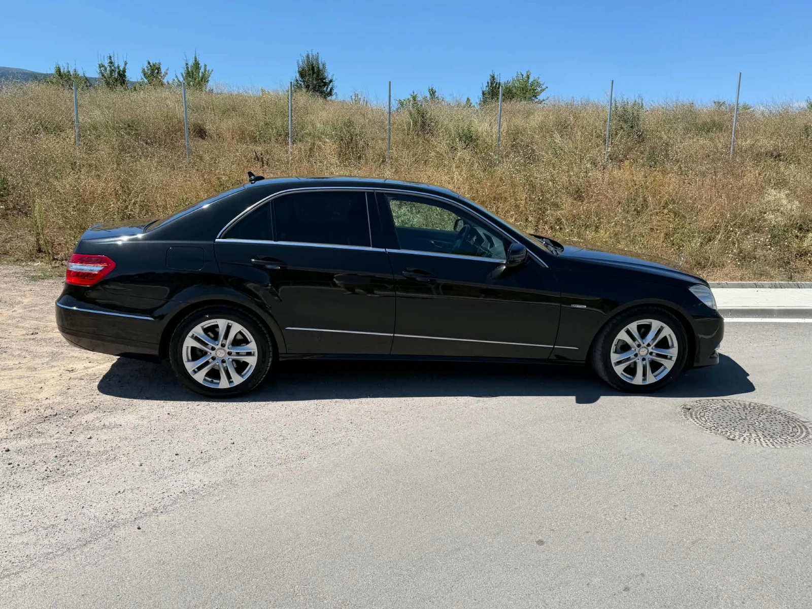 Mercedes-Benz E 220 AVANTGARDE, снимка 2 - Автомобили и джипове - 55676123