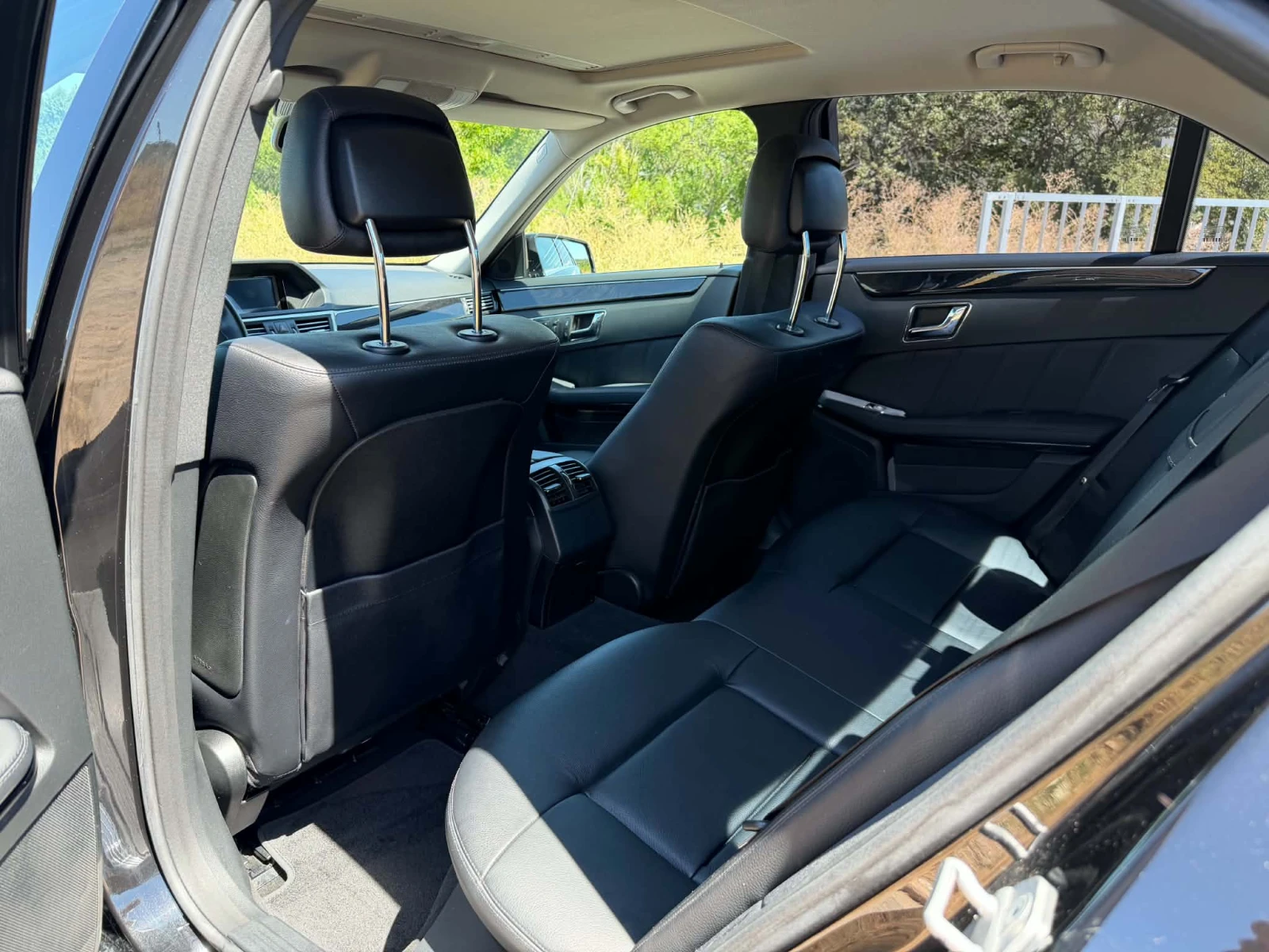 Mercedes-Benz E 220 AVANTGARDE, снимка 9 - Автомобили и джипове - 55676123