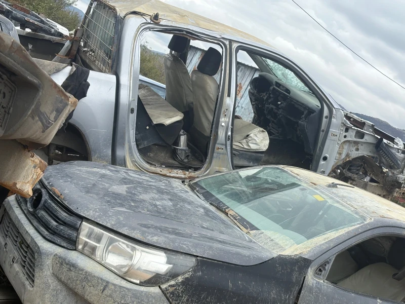 Toyota Hilux, снимка 2 - Автомобили и джипове - 52488047