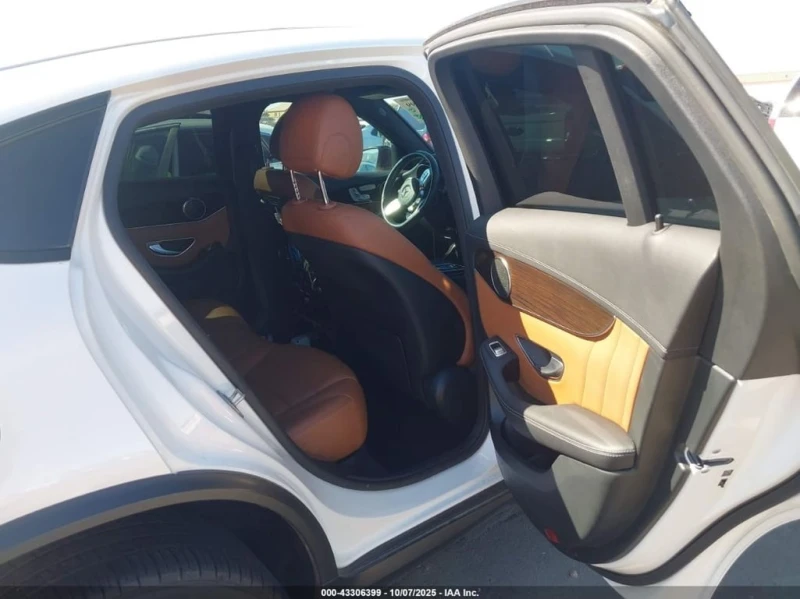 Mercedes-Benz GLC 300 * 4MATIC COUPE * CARFAX * БЕЗ ПЪРВОНАЧАЛНА ВНОСКА, снимка 8 - Автомобили и джипове - 52657786