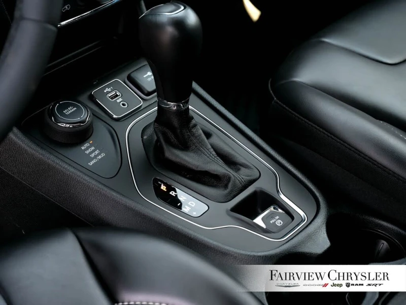 Jeep Cherokee X 4WD * CARFAX * АвтоКредит* (ЦЕНА ДО БГ), снимка 16 - Автомобили и джипове - 53273529