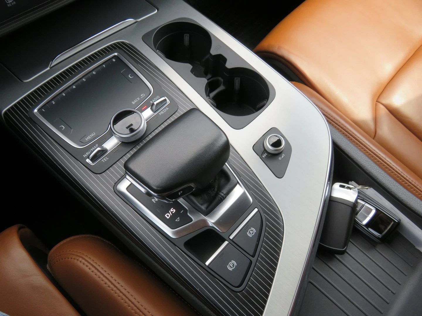 Audi Q7 3.0 TDI quattro Tiptronic, снимка 8 - Автомобили и джипове - 45900565