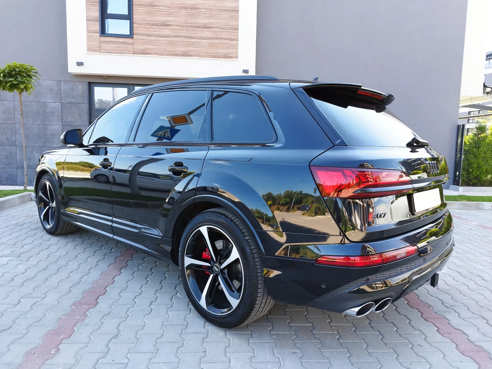 Audi SQ7 4.0 TFSI* PANORAMA* 360* 7 местен* HEAD-UP* MATRIX - изображение 4