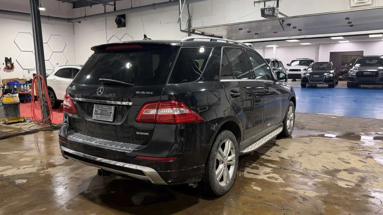 Mercedes-Benz ML 350 * BlueTEC * CARFAX * 360 Камери * Подгреви * , снимка 4 - Автомобили и джипове - 54045954