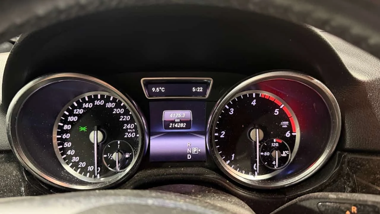 Mercedes-Benz ML 350 * BlueTEC * CARFAX * 360 Камери * Подгреви * , снимка 8 - Автомобили и джипове - 54045954