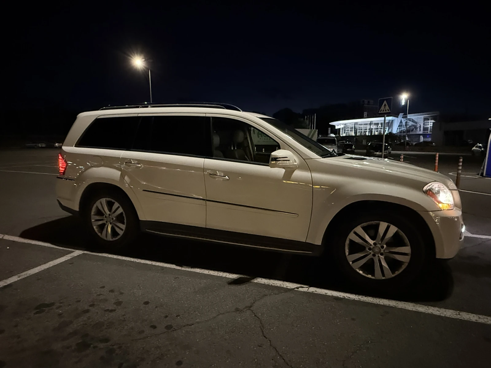 Mercedes-Benz GL 450 ЛИЗИНГ! 4.7 V8 Facelift 4MATIC, снимка 3 - Автомобили и джипове - 54777069