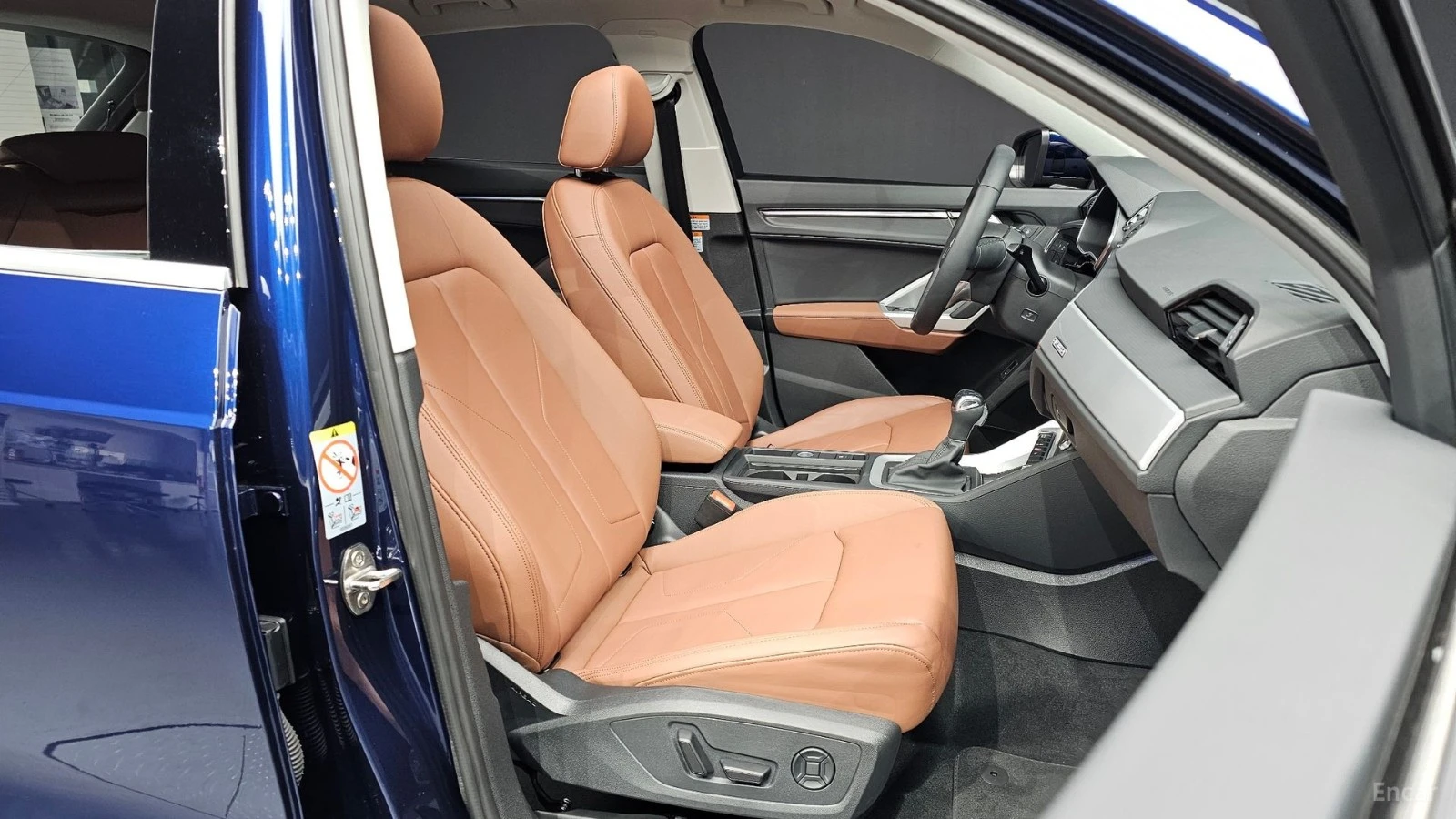Audi Q3 40TFSI* QUATTRO* КОЖА* ПОДГРЕВ* ПАНО* КАМЕРА* LED*, снимка 11 - Автомобили и джипове - 55533039