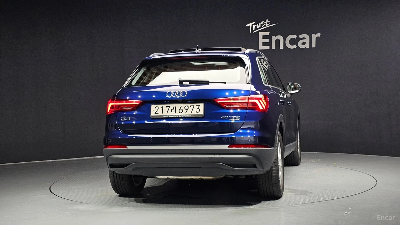 Audi Q3 40TFSI* QUATTRO* КОЖА* ПОДГРЕВ* ПАНО* КАМЕРА* LED*, снимка 4 - Автомобили и джипове - 55533039