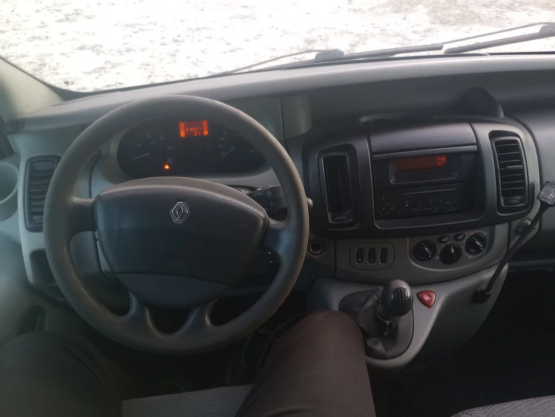 Renault Trafic 2.5DCI 140кс, снимка 13 - Бусове и автобуси - 44996559