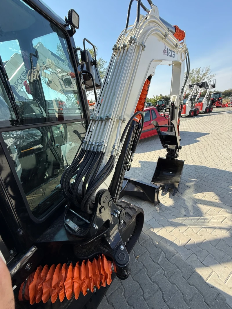 Багер BY37, снимка 2 - Индустриална техника - 51840074