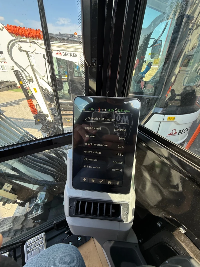 Багер BY37, снимка 7 - Индустриална техника - 51840074