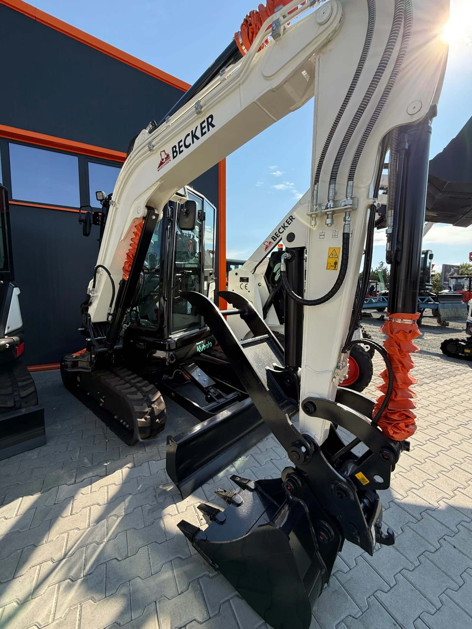 Багер BY37, снимка 1