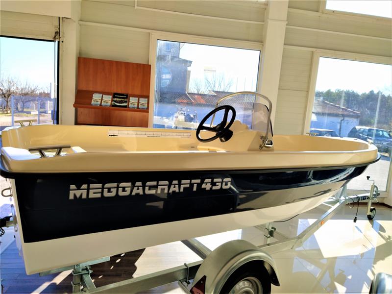 Лодка Собствено производство MEGGACRAFT 430 C, снимка 5 - Воден транспорт - 20745376