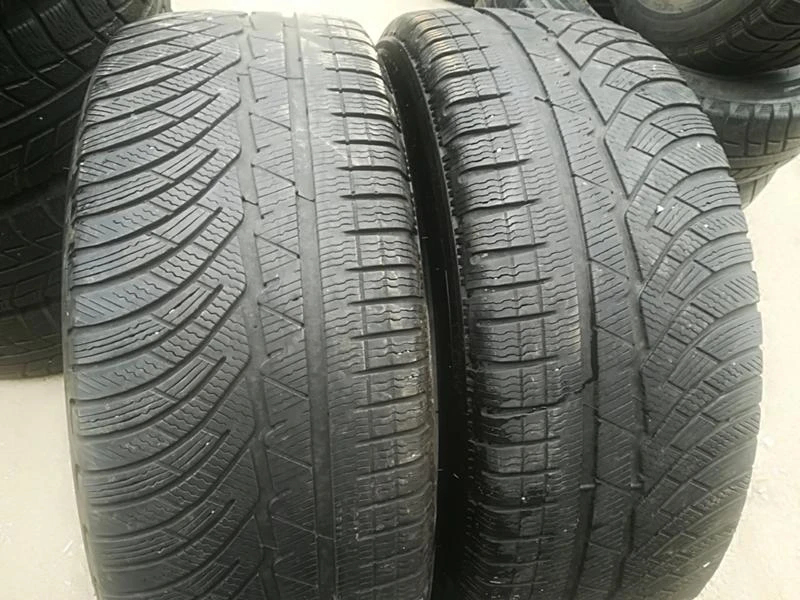 Гуми Зимни 245/45R19, снимка 1 - Гуми и джанти - 23632629