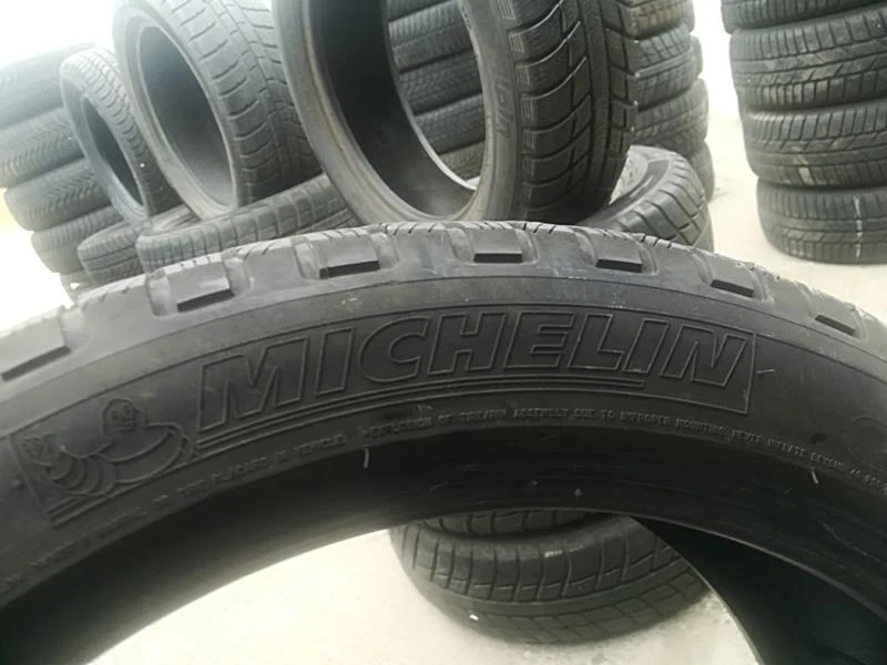 Гуми Зимни 245/45R19, снимка 4 - Гуми и джанти - 23632629