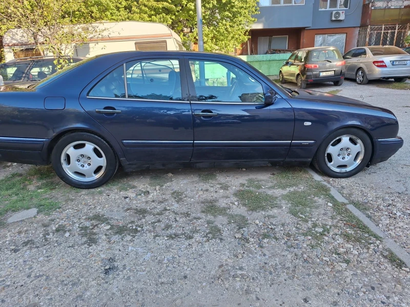 Mercedes-Benz E 250, снимка 10 - Автомобили и джипове - 47639351