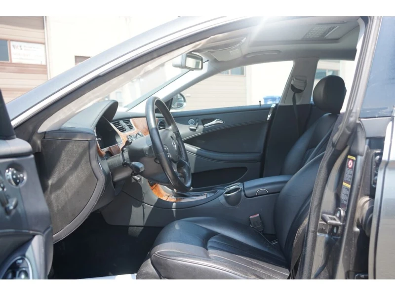 Mercedes-Benz CLS * 4dr Sdn 5.0L * CARFAX * ЦЕНА ДО БГ, снимка 13 - Автомобили и джипове - 52992252