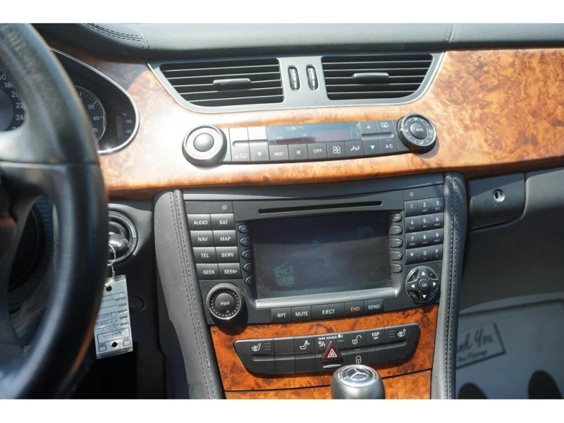 Mercedes-Benz CLS * 4dr Sdn 5.0L * CARFAX * ЦЕНА ДО БГ, снимка 15 - Автомобили и джипове - 52992252