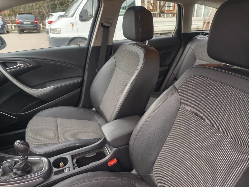 Opel Astra 1.4i Газ, снимка 12 - Автомобили и джипове - 53541243