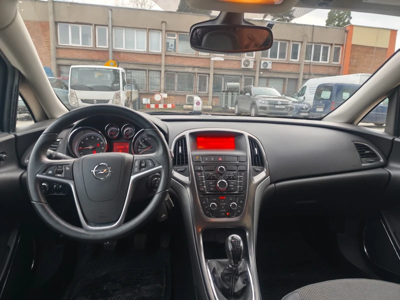 Opel Astra 1.4i Газ, снимка 9 - Автомобили и джипове - 53541243