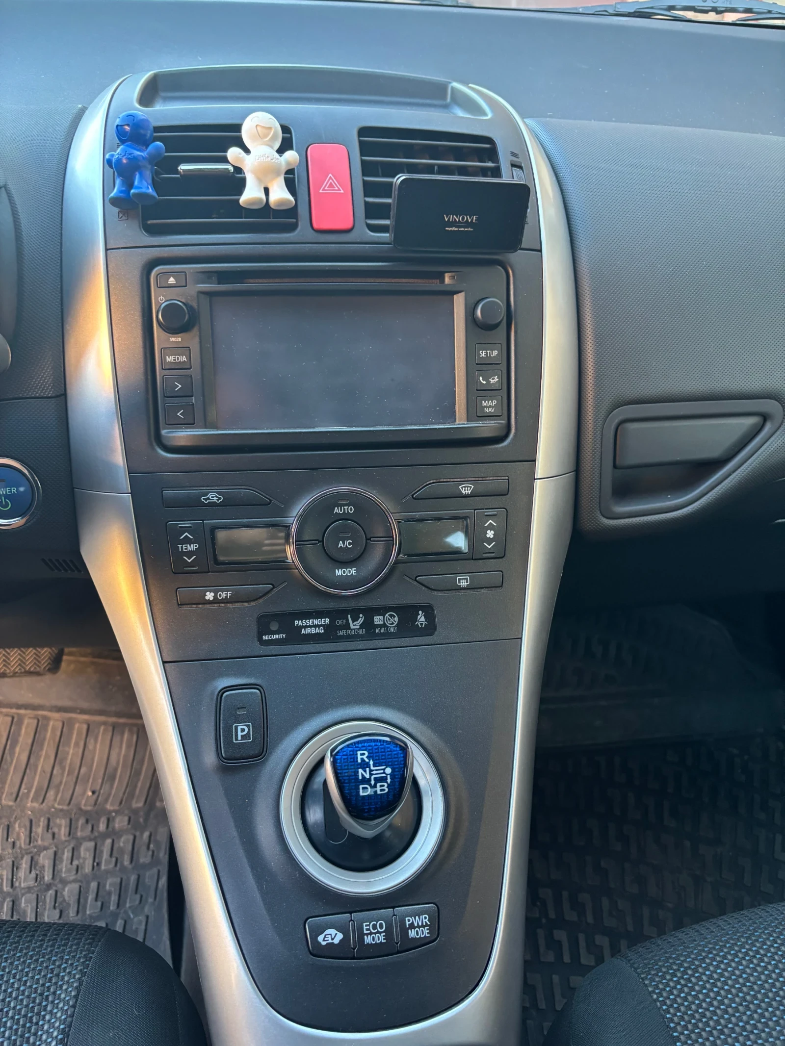 Toyota Auris  - изображение 10
