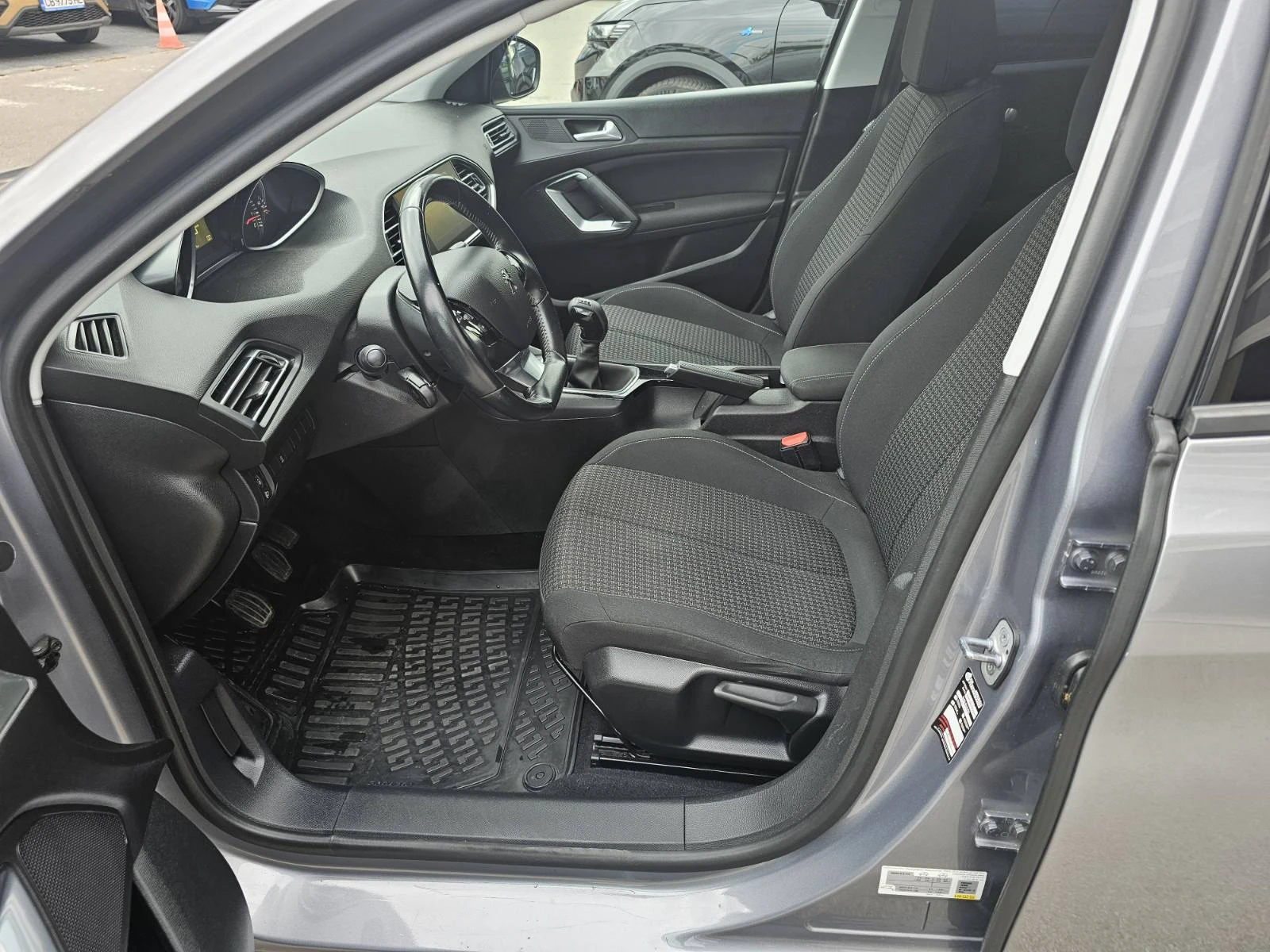 Peugeot 308 1.2 | Mobile.bg   12