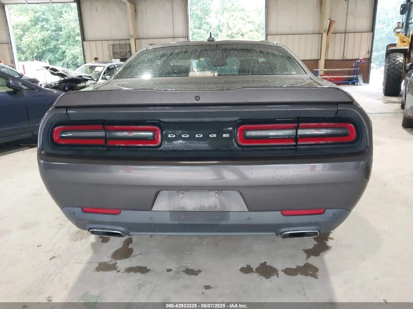 Dodge Challenger 3.6L V-6 DOHC, VVT, 305HP Rear Wheel Drive | Mobile.bg   8