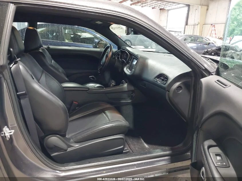 Dodge Challenger 3.6L V-6 DOHC, VVT, 305HP Rear Wheel Drive | Mobile.bg   12