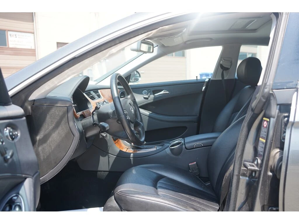 Mercedes-Benz CLS * 4dr Sdn 5.0L * CARFAX * ���� �� �� | Mobile.bg � ����������� 13