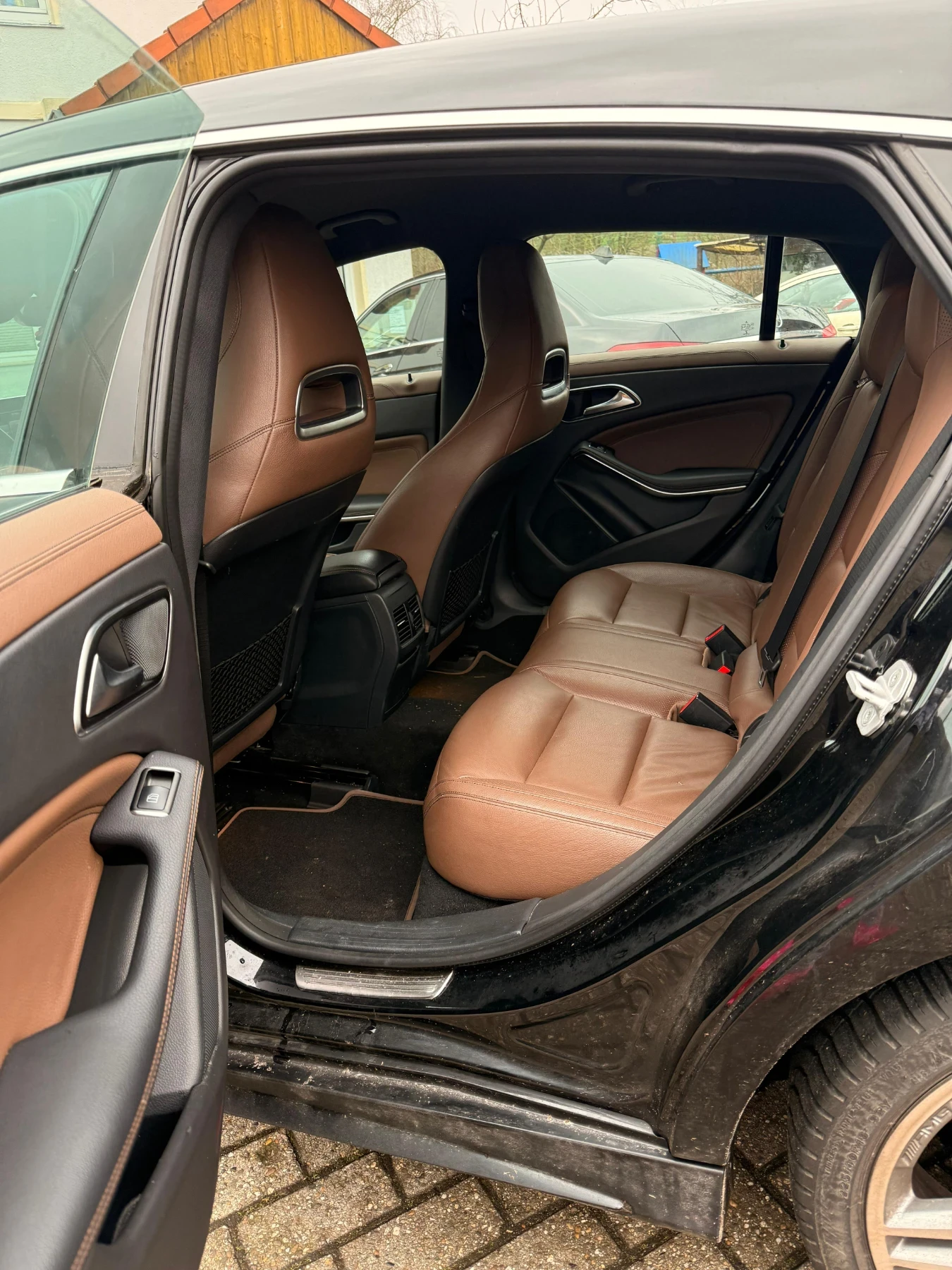 Mercedes-Benz CLA 220 Shooting brake, снимка 13 - Автомобили и джипове - 53929772