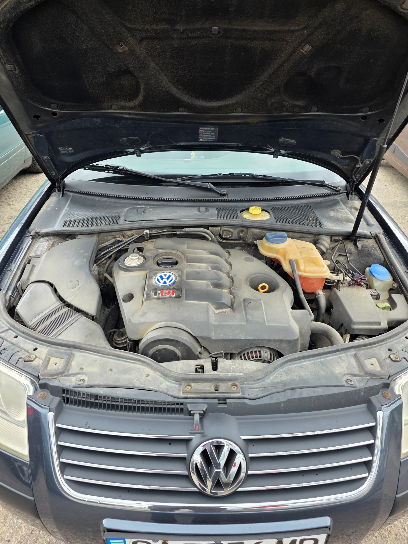VW Passat 1.9 tdi, снимка 10 - Автомобили и джипове - 54393431