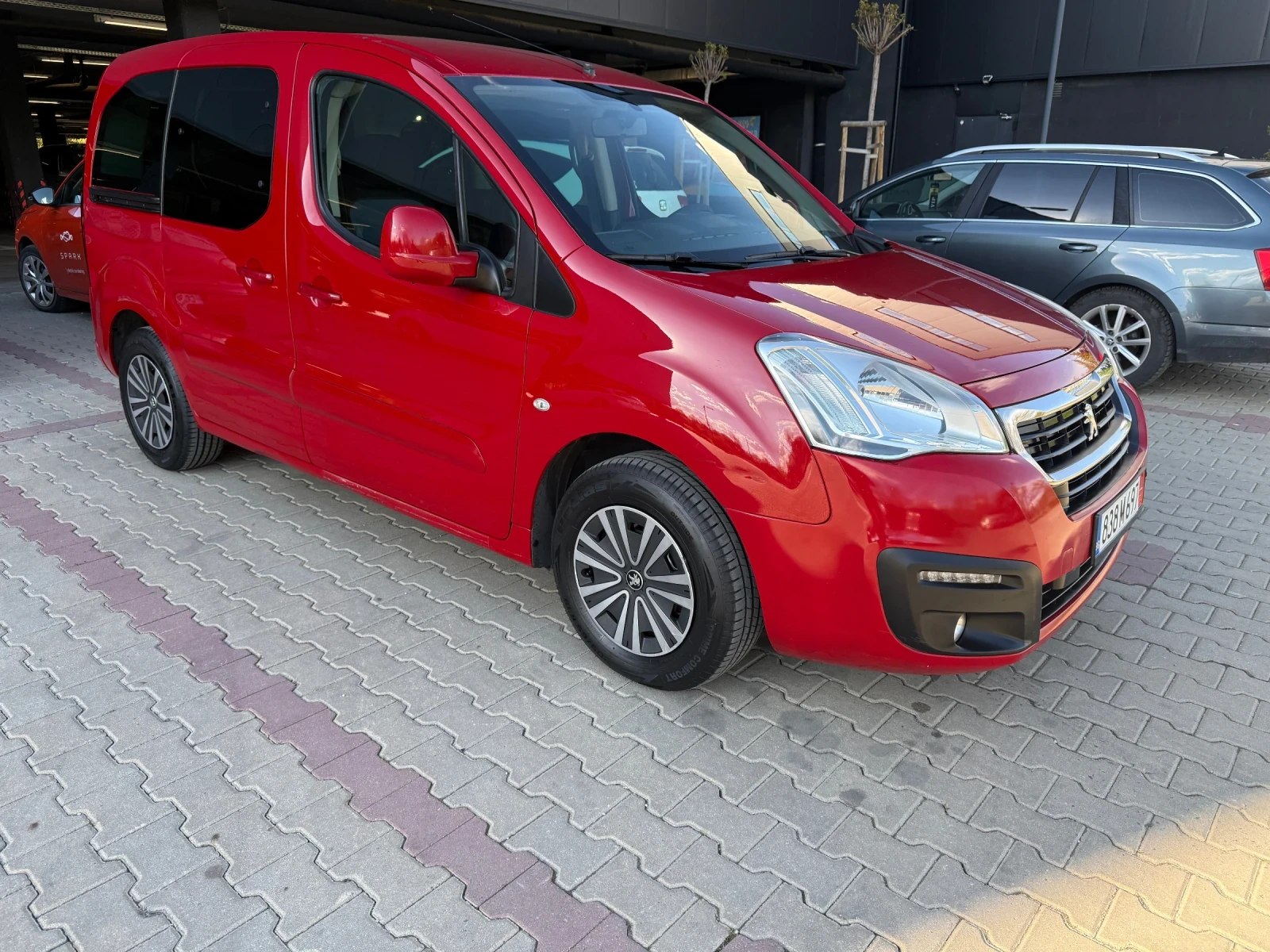 Peugeot Partner Tapee 1.6HDI АВТОМАТИК Euro-6B, снимка 8 - Автомобили и джипове - 54416233