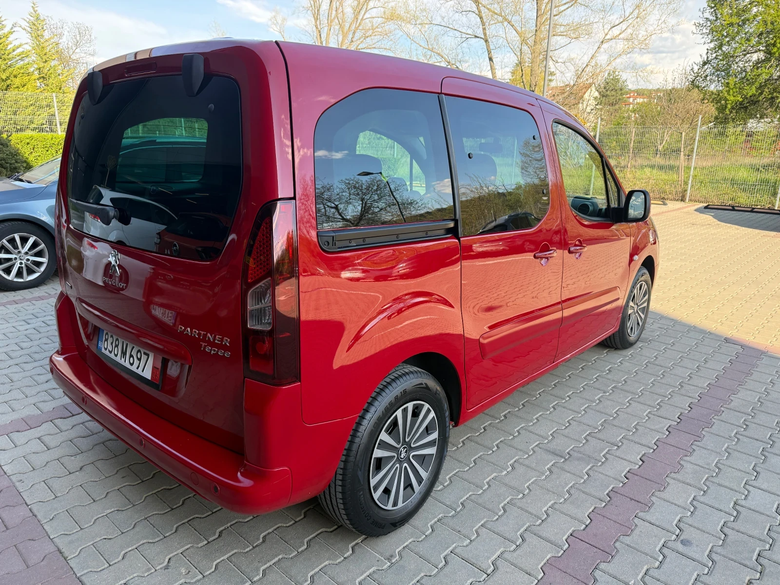Peugeot Partner Tapee 1.6HDI АВТОМАТИК Euro-6B, снимка 6 - Автомобили и джипове - 54416233