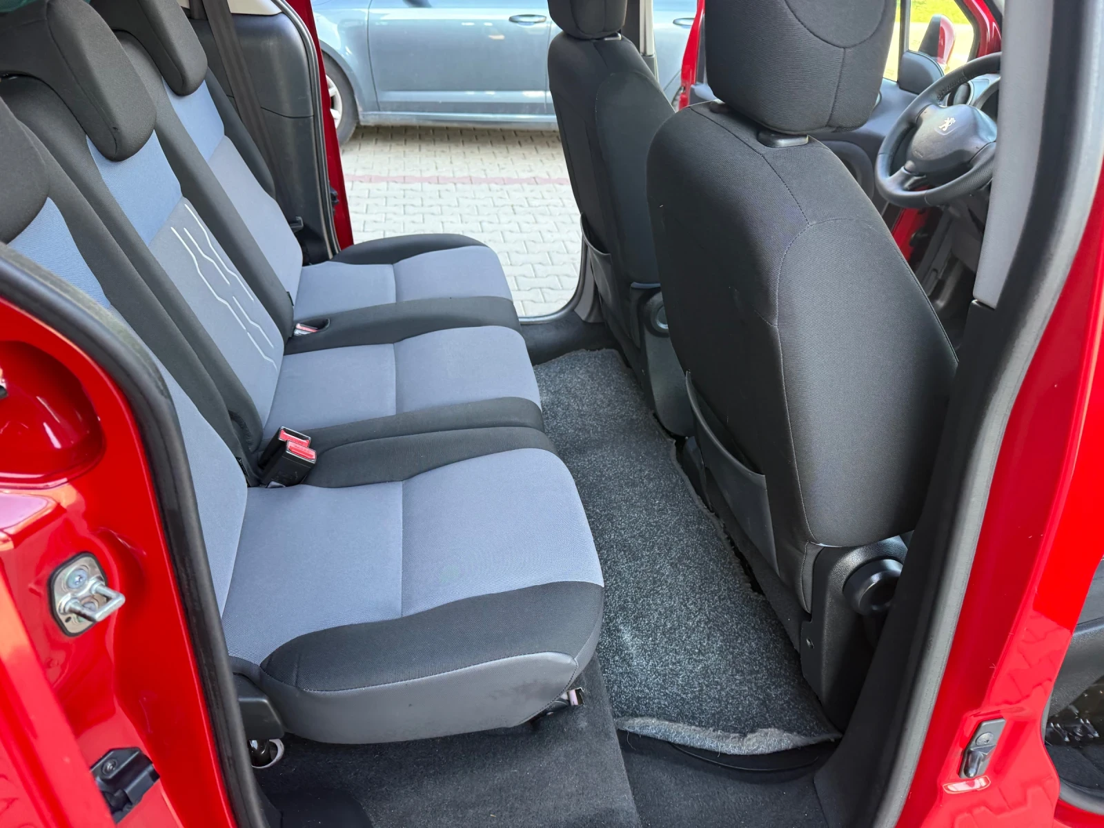 Peugeot Partner Tapee 1.6HDI АВТОМАТИК Euro-6B, снимка 11 - Автомобили и джипове - 54416233
