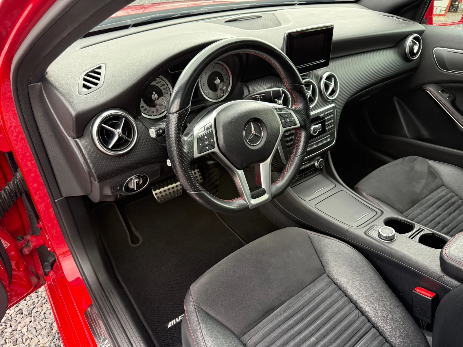 Mercedes-Benz A 220 CDI (170кс) AMG-Line/Панорама/Подгрев/Печка/EU6, снимка 8 - Автомобили и джипове - 54781705