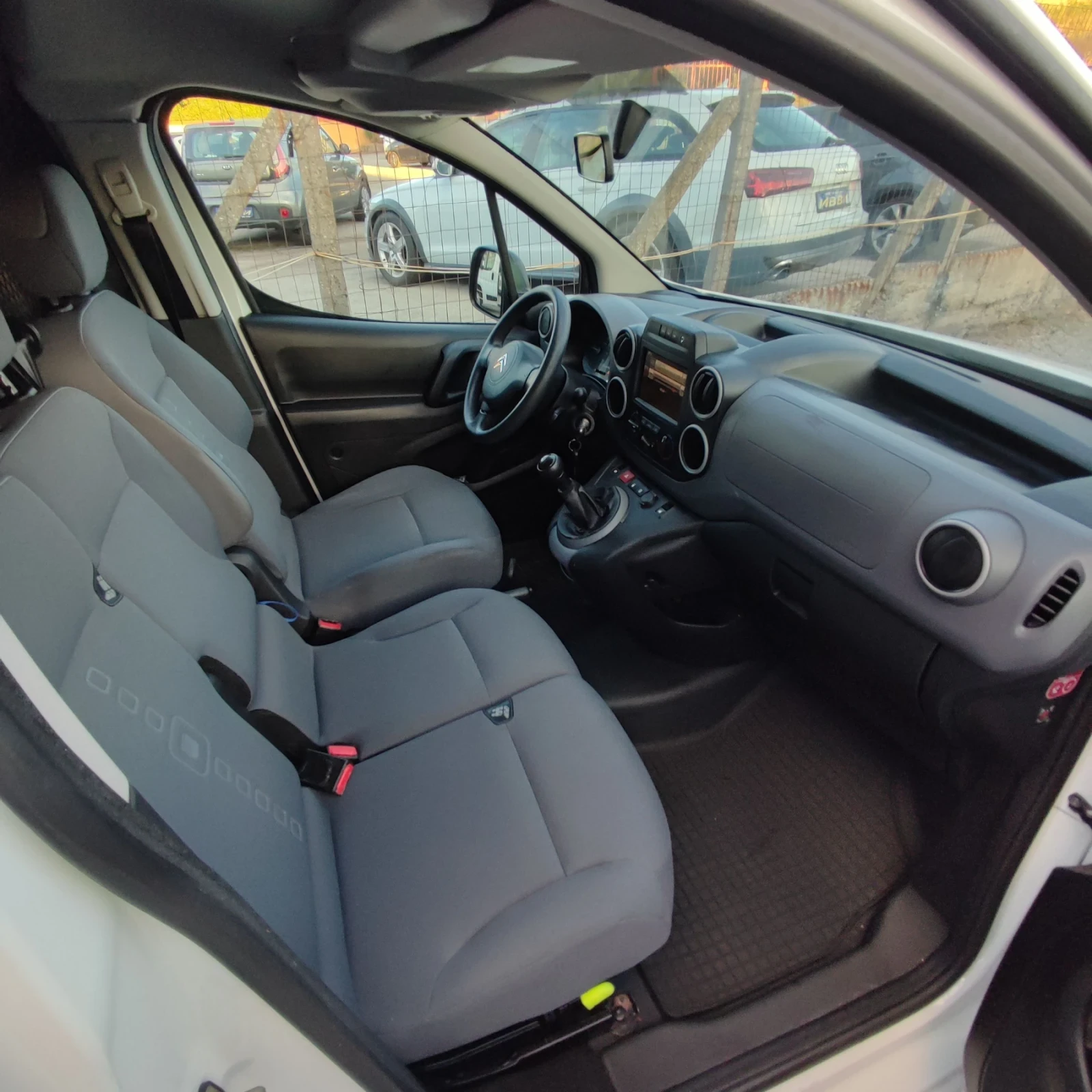 Citroen Berlingo 1.6* blue HDI* KAMERA* E6B* , снимка 10 - Автомобили и джипове - 55959278