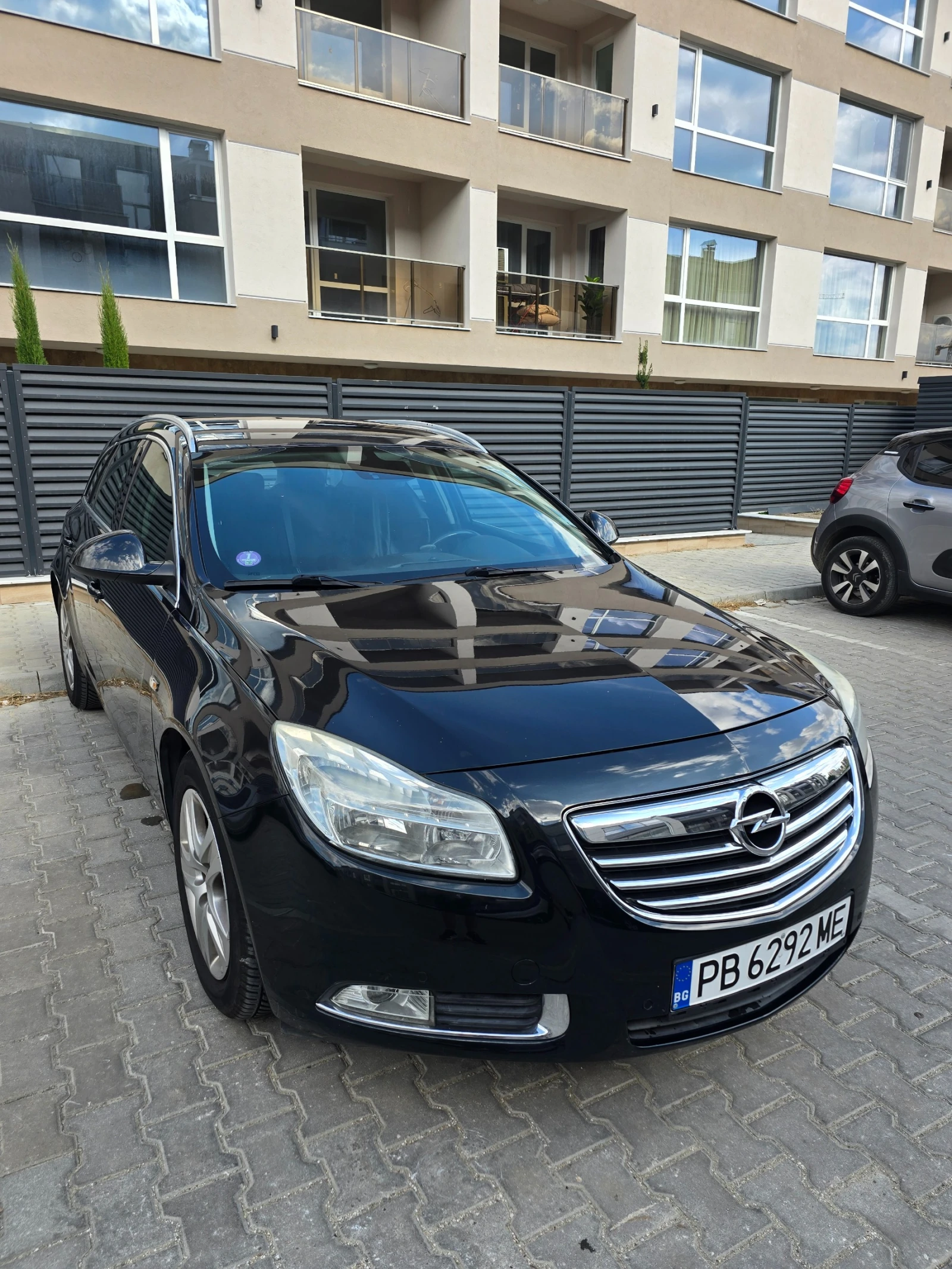 Opel Insignia, снимка 2 - Автомобили и джипове - 56319429