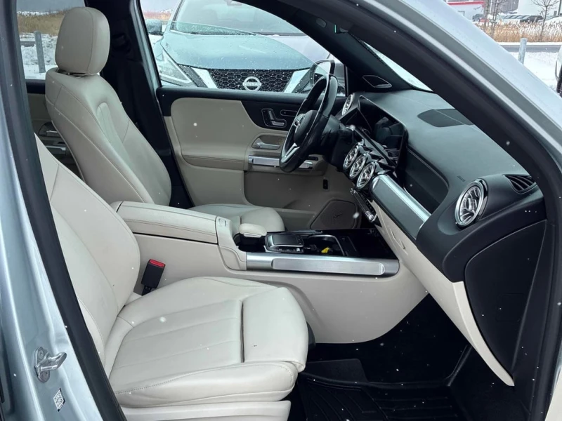 Mercedes-Benz GLB * 250 4 MAT| 360 CAM| PANO| MEMORY| , снимка 17 - Автомобили и джипове - 53360478