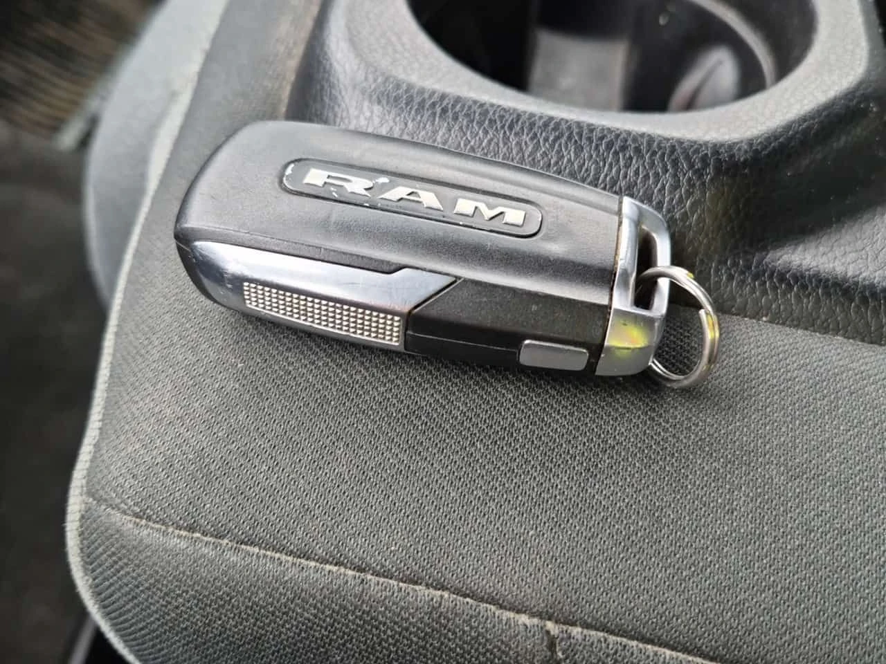 Dodge RAM 1500 * BIG HORN CREW CAB STD BED * CARFAX , снимка 8 - Автомобили и джипове - 53987672